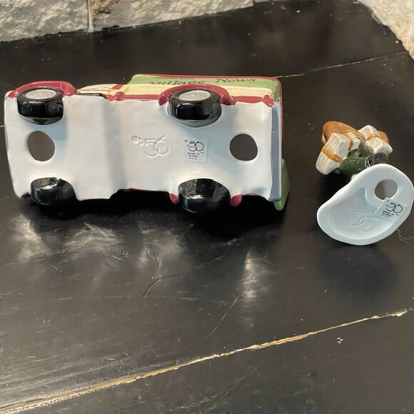 Dept 56 Village News Delivery Truck Retired Snow Village Series Set Of 2 Pcs - Picture 4 of 6